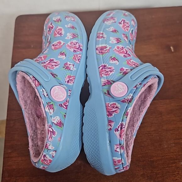CROCS Girls Blue and Pink Floral Fuzzy lined Clogs - Picture 5 of 7